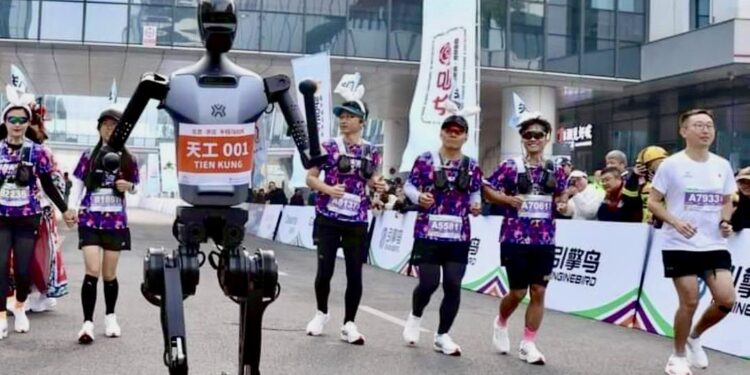 Robôs Participam de Meia Maratona, Feito Histórico